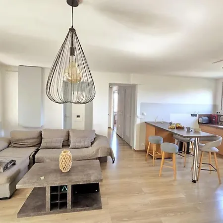 Le Belvedere + Clim + Exterieur + Parking Gratuit * Les Angles (Gard)